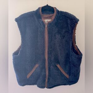 Mens Utility LEGENDARY WHITETAILS Navy Brown Sherpa Outdoor Zip-Up Vest 54 Chest